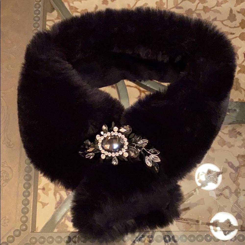 Faux Fur Scarf w Broach